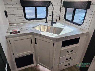 2025 Venture RV Stratus — photo 10 view
