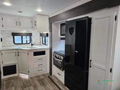 2025 Venture RV Stratus — photo 8 view