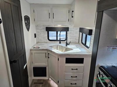 2025 Venture RV Stratus — photo 9 view