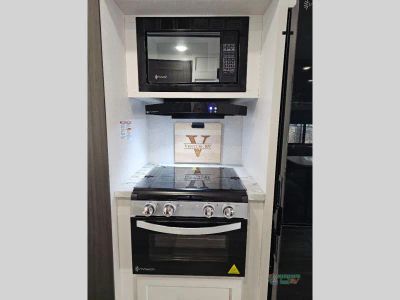 2025 Venture RV Stratus — photo 18 view