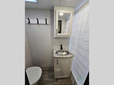 2025 Venture RV Stratus — photo 48 view