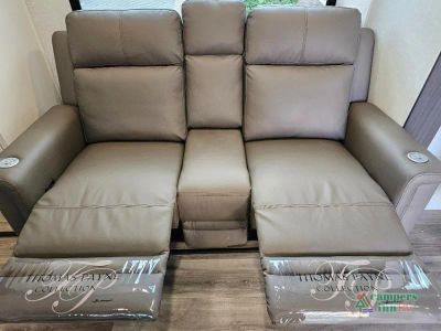 2025 Venture RV Stratus — photo 40 view