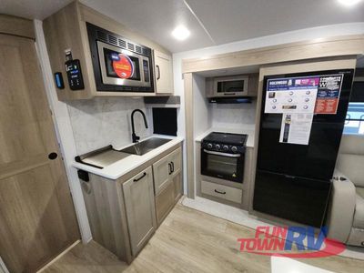 2025 Forest River RV Rockwood Ultra Lite - Photo 26