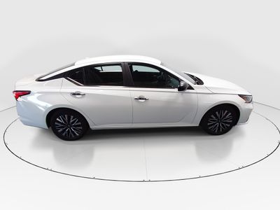 2025 Nissan Altima - Photo 8