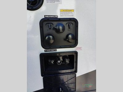2025 Forest River Rockwood Ultra Lite — photo 16 view