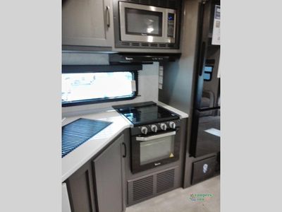 2025 Forest River Rockwood Ultra Lite — photo 23 view