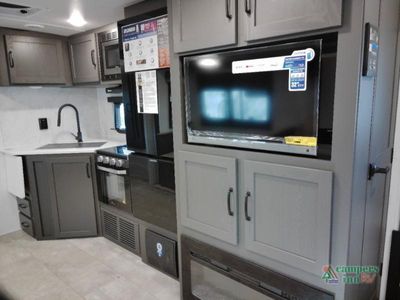 2025 Forest River Rockwood Ultra Lite — photo 22 view