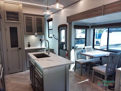 2025 Forest River Rockwood Ultra Lite — photo 40 view