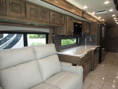 2026 Fleetwood DISCOVERY LXE - Photo 6