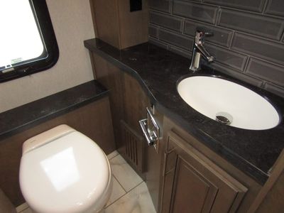 2026 Fleetwood DISCOVERY LXE - Photo 18