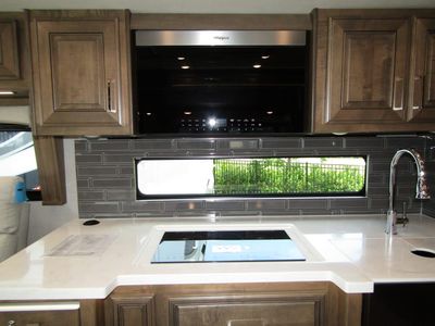 2026 Fleetwood DISCOVERY LXE - Photo 10