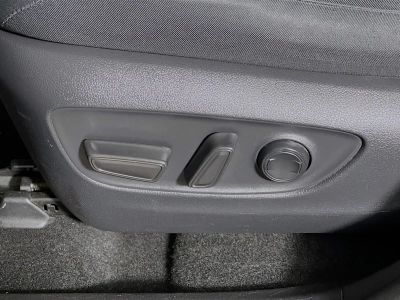 2023 Toyota RAV4 Hybrid — photo 13 view