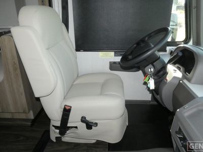 2025 Winnebago Sunstar - Photo 8