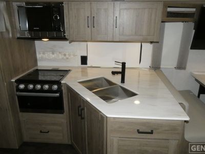 2025 Winnebago Sunstar - Photo 7