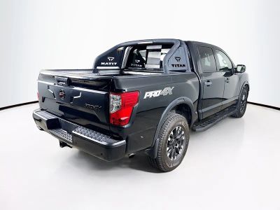 2020 Nissan Titan — photo 30 view