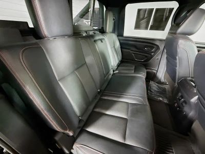 2020 Nissan Titan — photo 32 view