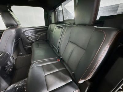 2020 Nissan Titan — photo 25 view