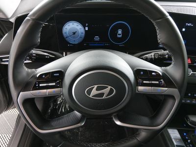 2024 Hyundai Elantra — photo 12 view