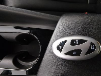 2024 Hyundai Elantra — photo 15 view