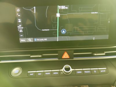 2024 Hyundai Elantra — photo 17 view