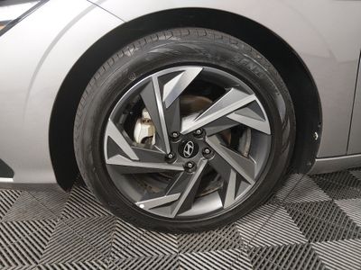 2024 Hyundai Elantra — photo 10 view