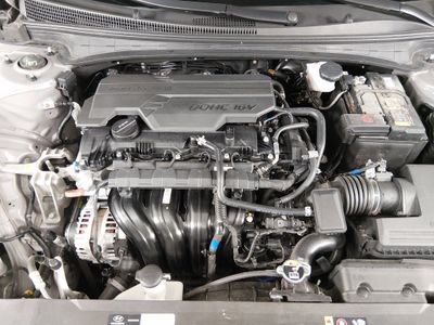 2024 Hyundai Elantra — photo 9 view