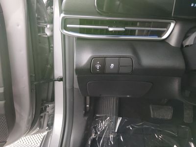 2024 Hyundai Elantra — photo 13 view