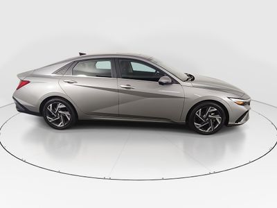 2024 Hyundai Elantra — photo 8 view