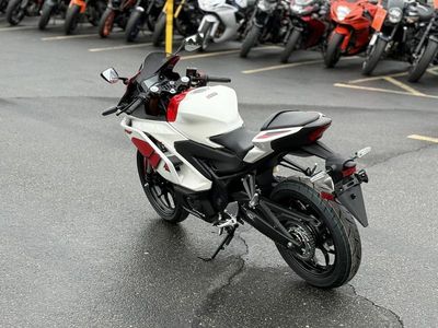 2026 Yamaha YZF-R3 - Photo 7