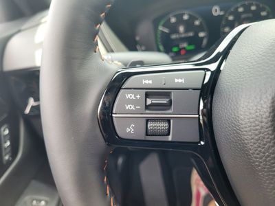 2026 Honda CR-V Hybrid Sport Touring — photo 19 view