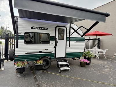 2026 Sunset Park RV Sun Lite — side profile view