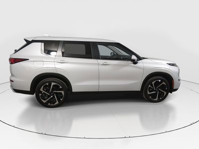2024 Mitsubishi Outlander - Photo 8