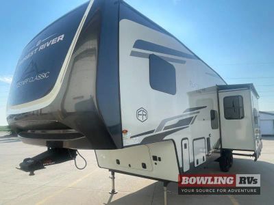 2025 Flagstaff Classic F374DBH — front three-quarter view