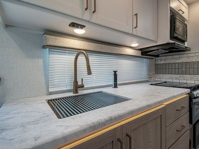 2026 Thor Motor Coach Chateau - Photo 15