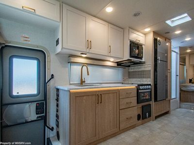 2026 Thor Motor Coach Chateau - Photo 13