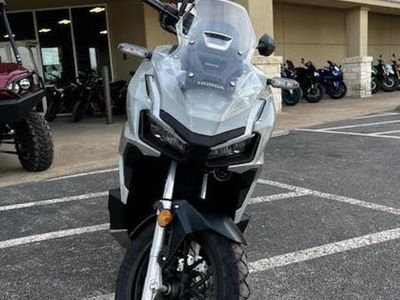 2026 Honda ADV160 - Photo 3