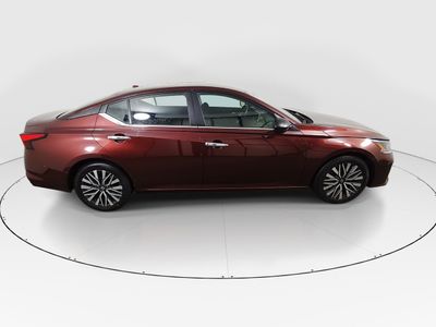2024 Nissan Altima — photo 8 view