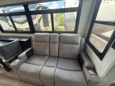 2027 Jayco North Point - Photo 4