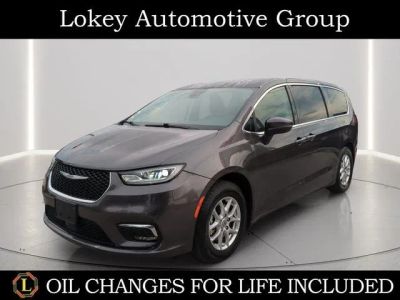 2023 Chrysler Pacifica Touring L in Granite Crystal Metallic Clearcoat — front three-quarter view