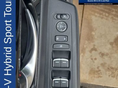 2023 Honda CR-V Hybrid Sport Touring — photo 13 view