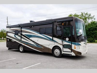 2014 Tiffin Motorhomes Allegro RED — front three-quarter view