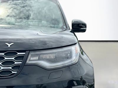 2025 Land Rover Discovery — photo 9 view
