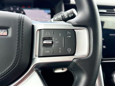 2025 Land Rover Discovery — photo 40 view
