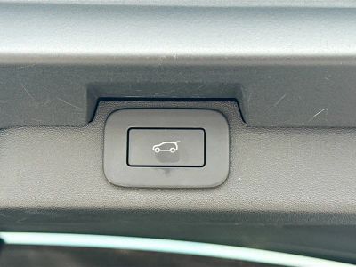 2025 Land Rover Discovery — photo 13 view