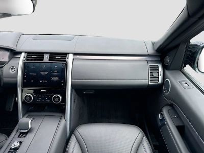 2025 Land Rover Discovery — photo 18 view
