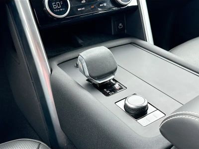 2025 Land Rover Discovery — photo 30 view