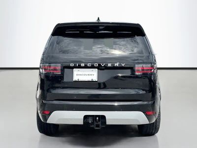 2025 Land Rover Discovery — interior view