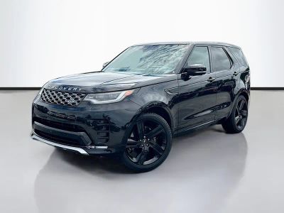 2025 Land Rover Discovery Metropolitan Edition in Santorini Black — front three-quarter view