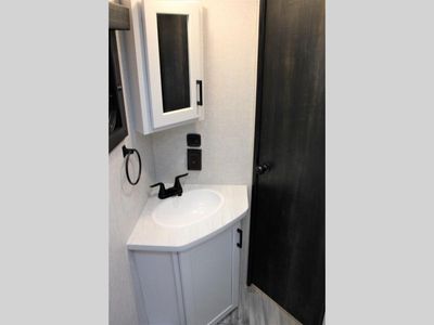20 Tiffin Motorhomes Wayfarer XRW - Photo 11