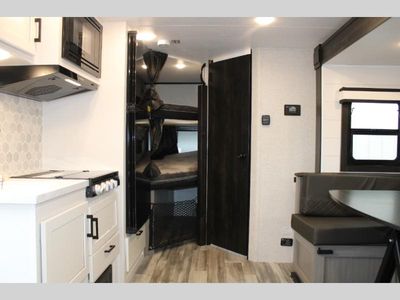 20 Tiffin Motorhomes Wayfarer XRW - Photo 7